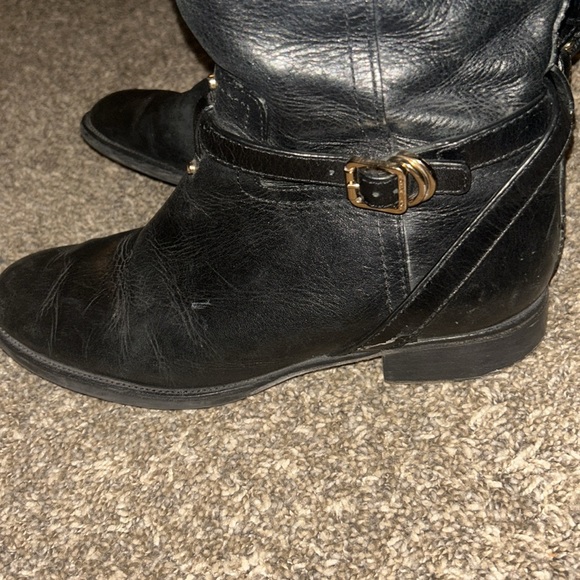 Timeless black leather Tory Burch riding boots with gold details - Picture 7 of 9